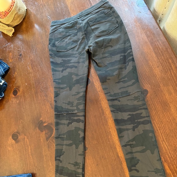 Sanctuary Fitted Camo pants XS - Picture 2 of 4